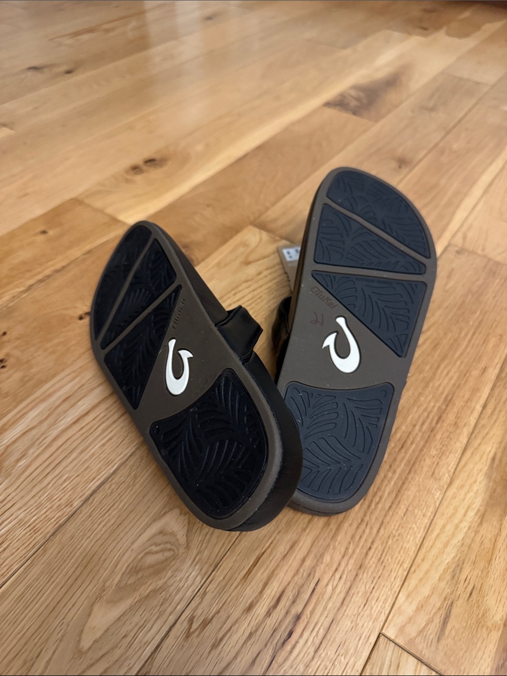 NWT olukai kipea lipi Black Flip-Flop Sandals - Picture 6 of 10